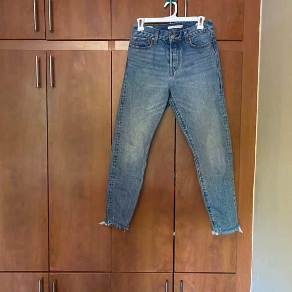 Levi’s - Picture 1 of 5